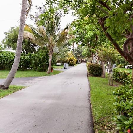 פומפנו ביץ' Comfortable Home, 7 Min Walk To Beach, Hot Tub, מראה חיצוני תמונה