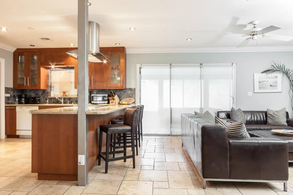 פומפנו ביץ' Comfortable Home, 7 Min Walk To Beach, Hot Tub, מראה חיצוני תמונה