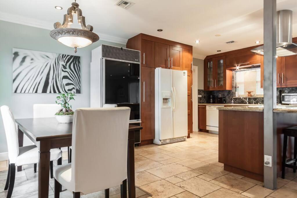 פומפנו ביץ' Comfortable Home, 7 Min Walk To Beach, Hot Tub, מראה חיצוני תמונה
