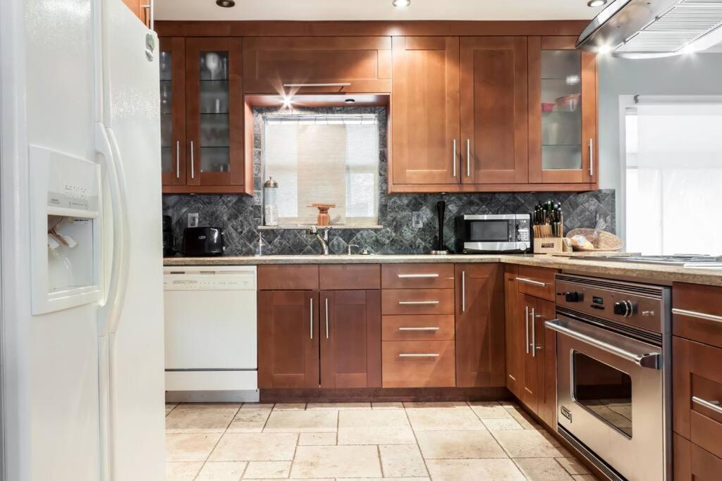 פומפנו ביץ' Comfortable Home, 7 Min Walk To Beach, Hot Tub, מראה חיצוני תמונה