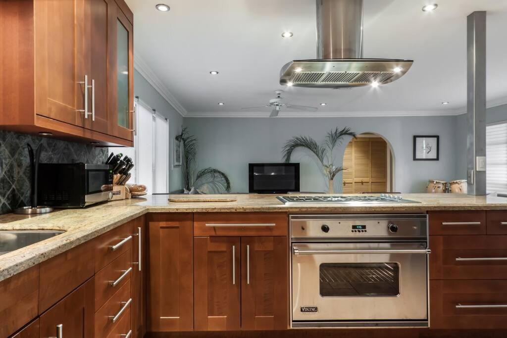 פומפנו ביץ' Comfortable Home, 7 Min Walk To Beach, Hot Tub, מראה חיצוני תמונה